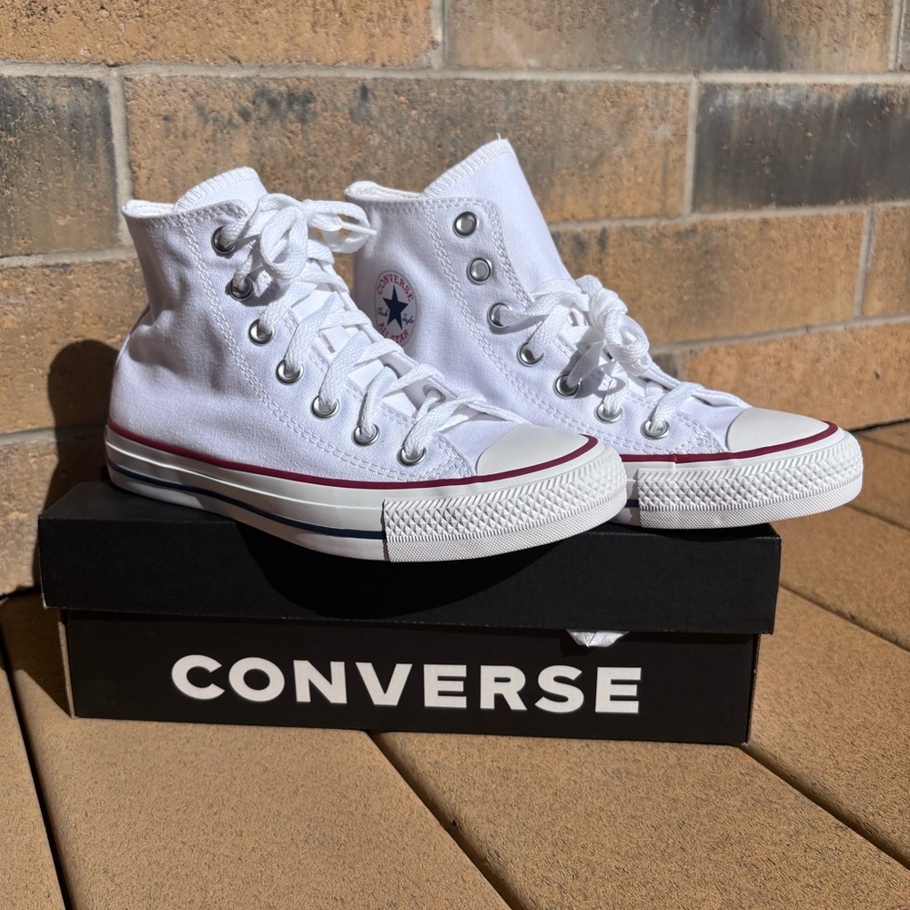 Converse All Star High Top - Size women 6 / 4 men